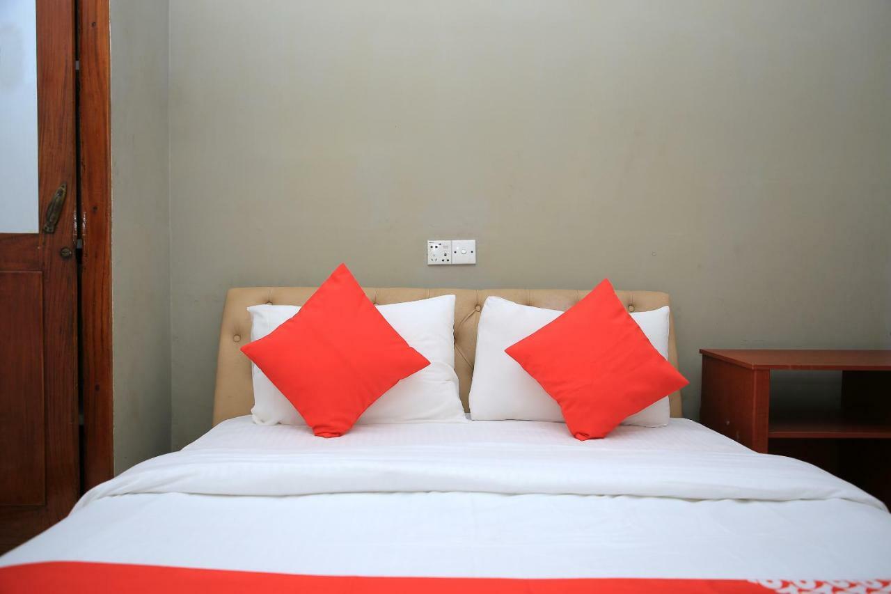 Oyo 318 Pillaiyar Inn Jaffna Exterior photo