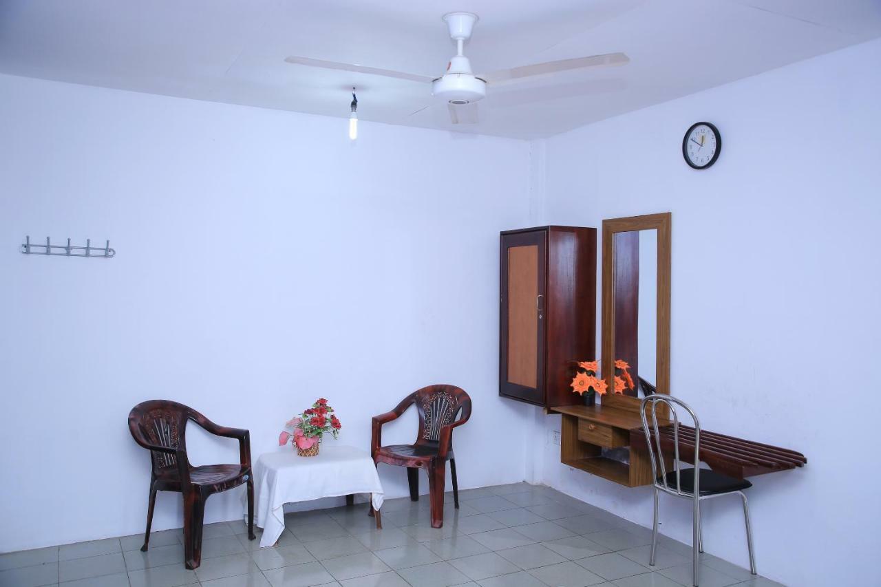 Oyo 318 Pillaiyar Inn Jaffna Exterior photo