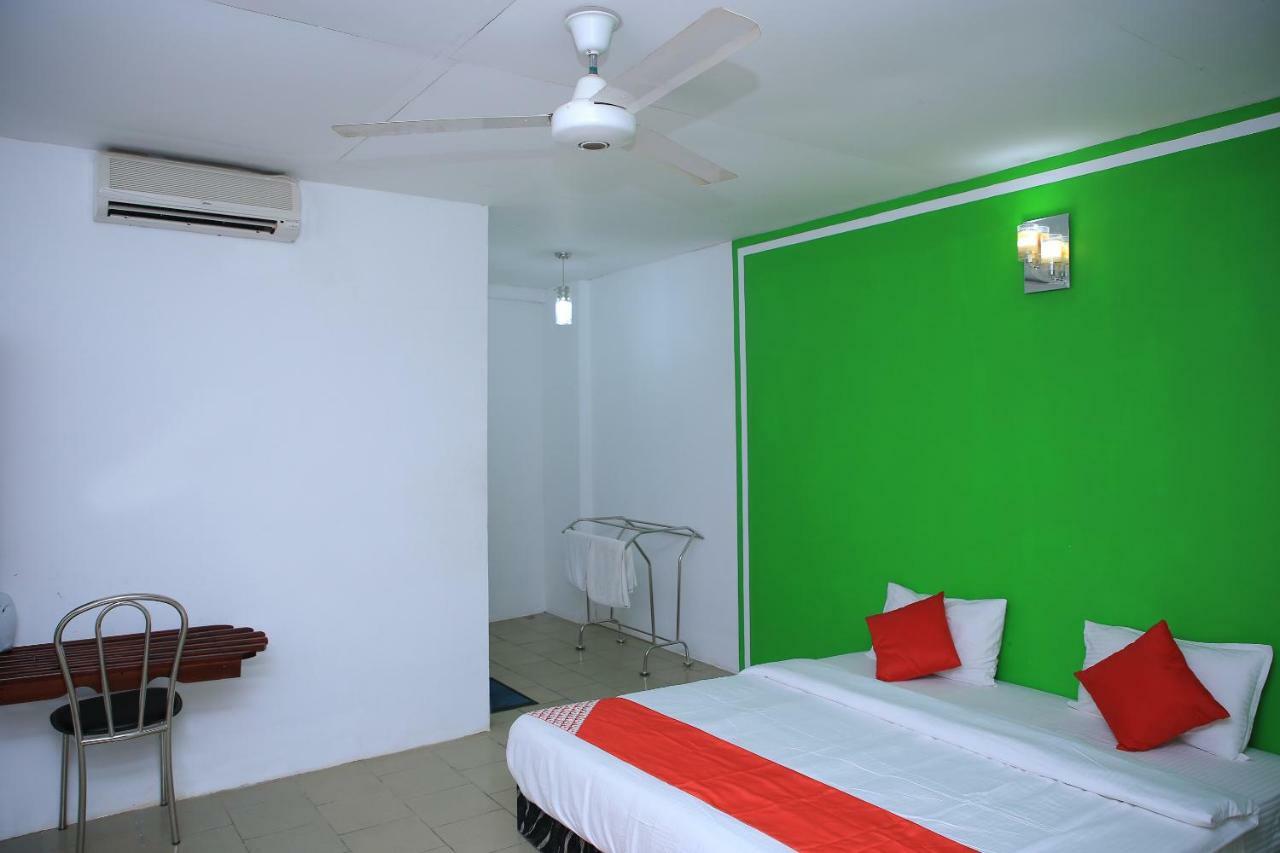 Oyo 318 Pillaiyar Inn Jaffna Exterior photo